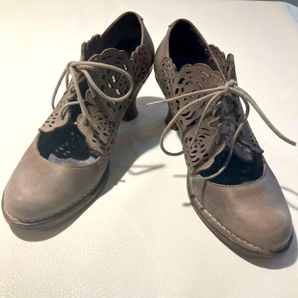 NEOSENS Sz 38 Leather Lace Up Laser Floral Cut Out Fun Wooden Heel Shoes